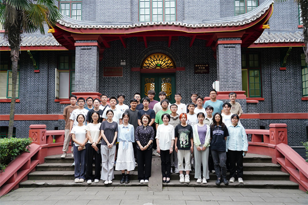 我院开展“青春为中国式现代化挺膺担当”主题团日活动暨名誉班主任见面会